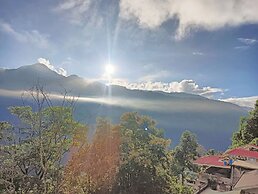 Ronglyang Lotus Villa Homestay (Near MG Road)