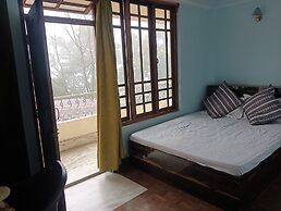 Ronglyang Lotus Villa Homestay (Near MG Road)