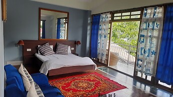 Ronglyang Lotus Villa Homestay (Near MG Road)