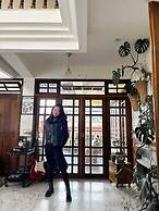 Ronglyang Lotus Villa Homestay (Near MG Road)