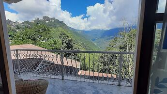 Ronglyang Lotus Villa Homestay (Near MG Road)