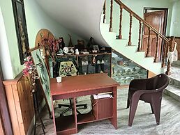 Ronglyang Lotus Villa Homestay (Near MG Road)