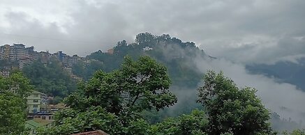 Ronglyang Lotus Villa Homestay (Near MG Road)