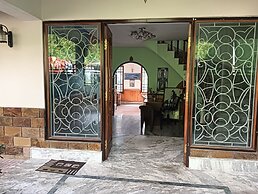 Ronglyang Lotus Villa Homestay (Near MG Road)