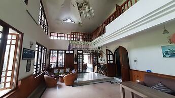 Ronglyang Lotus Villa Homestay (Near MG Road)