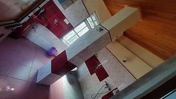 Ronglyang Lotus Villa Homestay (Near MG Road)