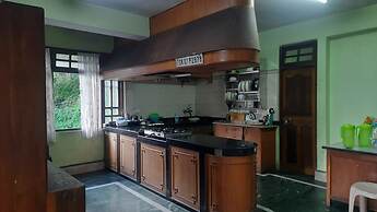 Ronglyang Lotus Villa Homestay (Near MG Road)