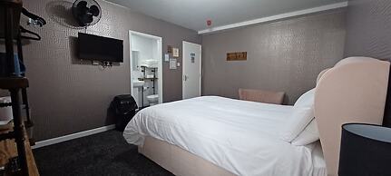 Vinnies Family Hotel