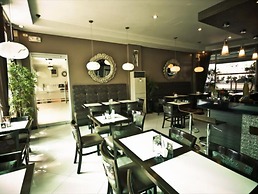 Townhouse OAK Avitel Hotel