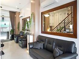 Townhouse OAK Avitel Hotel