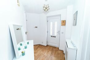 A Stunning Four Bed House in Posh Oadby, Leicester