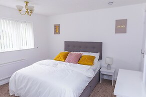 A Stunning Four Bed House in Posh Oadby, Leicester