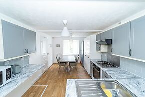 A Stunning Four Bed House in Posh Oadby, Leicester