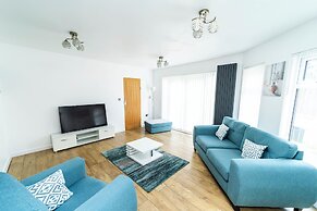 A Stunning Four Bed House in Posh Oadby, Leicester