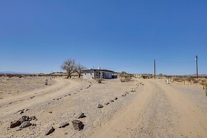 9 Mi to Joshua Tree NP: Secluded Desert Home!