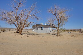 9 Mi to Joshua Tree NP: Secluded Desert Home!