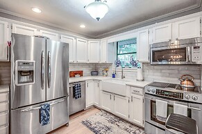 Home on Lake Hutchinson w/ Dock!