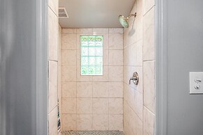 Home on Lake Hutchinson w/ Dock!