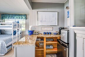 Home on Lake Hutchinson w/ Dock!