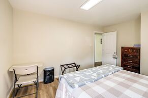 2 Mi to Potomac Mills: Modern Home in Woodbridge