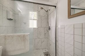 2 Mi to Potomac Mills: Modern Home in Woodbridge