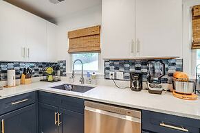 2 Mi to Potomac Mills: Modern Home in Woodbridge