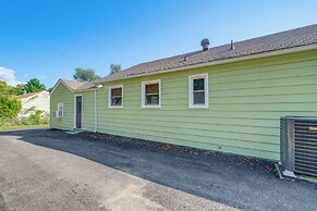 2 Mi to Potomac Mills: Modern Home in Woodbridge