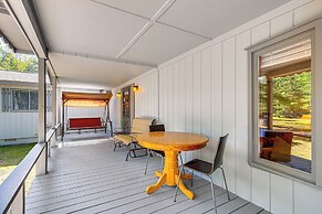 2 Blocks to Boat Ramp: Higgins Lake House w/ Grill