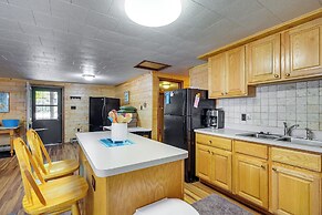 2 Blocks to Boat Ramp: Higgins Lake House w/ Grill