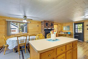2 Blocks to Boat Ramp: Higgins Lake House w/ Grill