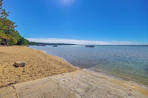 2 Blocks to Boat Ramp: Higgins Lake House w/ Grill