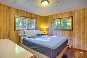 2 Blocks to Boat Ramp: Higgins Lake House w/ Grill