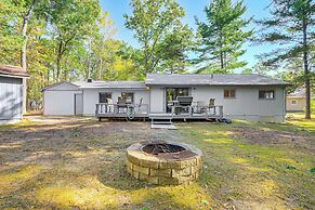 2 Blocks to Boat Ramp: Higgins Lake House w/ Grill