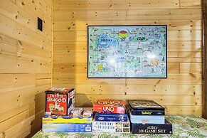 2 Blocks to Boat Ramp: Higgins Lake House w/ Grill