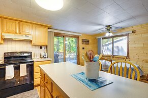 2 Blocks to Boat Ramp: Higgins Lake House w/ Grill