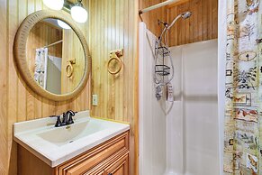 2 Blocks to Boat Ramp: Higgins Lake House w/ Grill