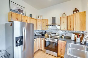 17 Mi to Mount Rushmore: Rapid City Retreat!