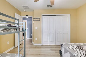 33 Mi to Busch Gardens: Ruskin Home w/ Pool Access