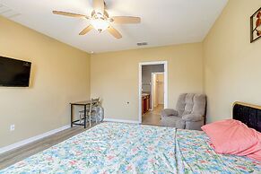 33 Mi to Busch Gardens: Ruskin Home w/ Pool Access