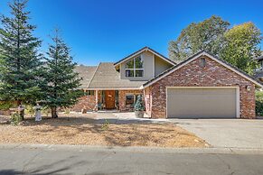 5 Mi to Lake Natoma: Home w/ Deck in Orangevale!