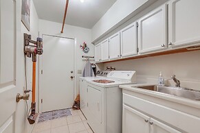 5 Mi to Lake Natoma: Home w/ Deck in Orangevale!
