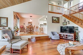 5 Mi to Lake Natoma: Home w/ Deck in Orangevale!