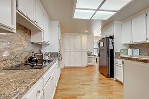 5 Mi to Lake Natoma: Home w/ Deck in Orangevale!