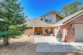 5 Mi to Lake Natoma: Home w/ Deck in Orangevale!