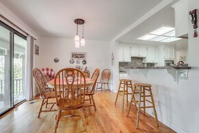 5 Mi to Lake Natoma: Home w/ Deck in Orangevale!