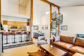 Walk to Lift: Mtn-view Crested Butte Condo w/ Loft
