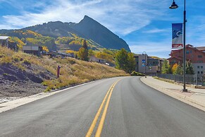 Walk to Lift: Mtn-view Crested Butte Condo w/ Loft