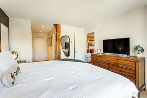 Walk to Lift: Mtn-view Crested Butte Condo w/ Loft