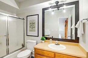 Walk to Lift: Mtn-view Crested Butte Condo w/ Loft