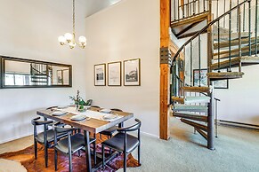 Walk to Lift: Mtn-view Crested Butte Condo w/ Loft